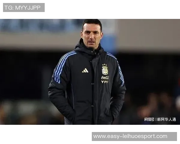 阿根廷全队球员佩戴黑色袖标悼念已故博卡主帅鲁索的感人时刻 阿根廷全队球员佩戴黑色袖标悼念已故博卡主帅鲁索的感人时刻
